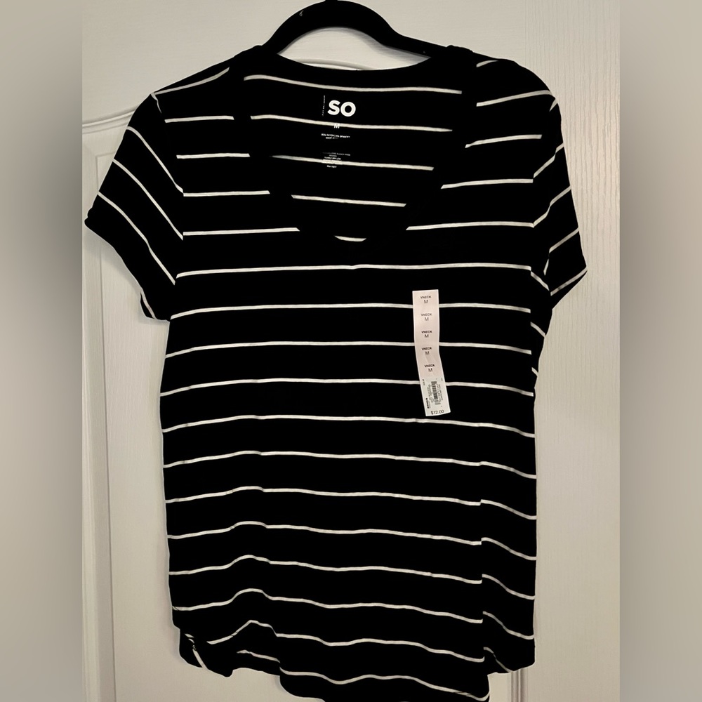 Juniors' SO V-Neck Short Sleeve Tee Black with White Stripe Size Small